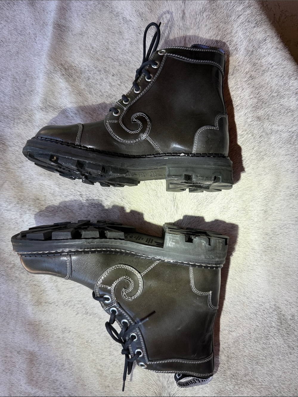 John Fluevog Boots 7th Heaven Derby Swirl “Angels soles” 6 eye Fit:6 women 4 men